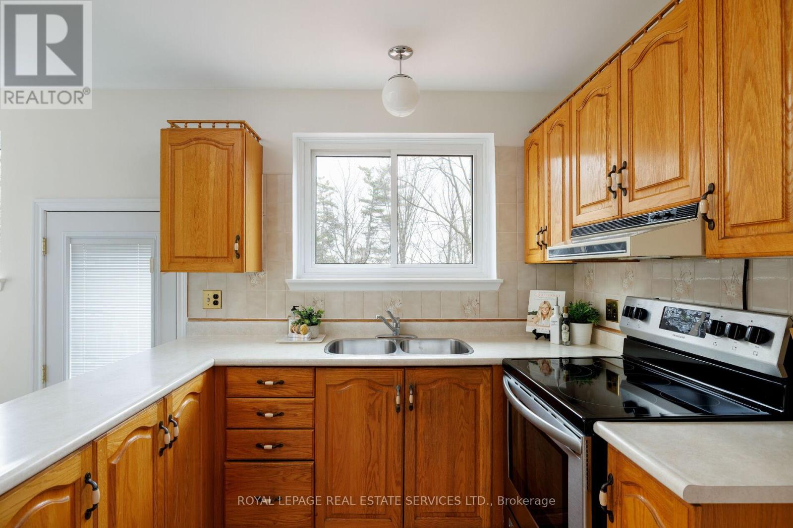 1106 Falgarwood Drive, Oakville, Ontario  L6H 1N9 - Photo 12 - W12953112