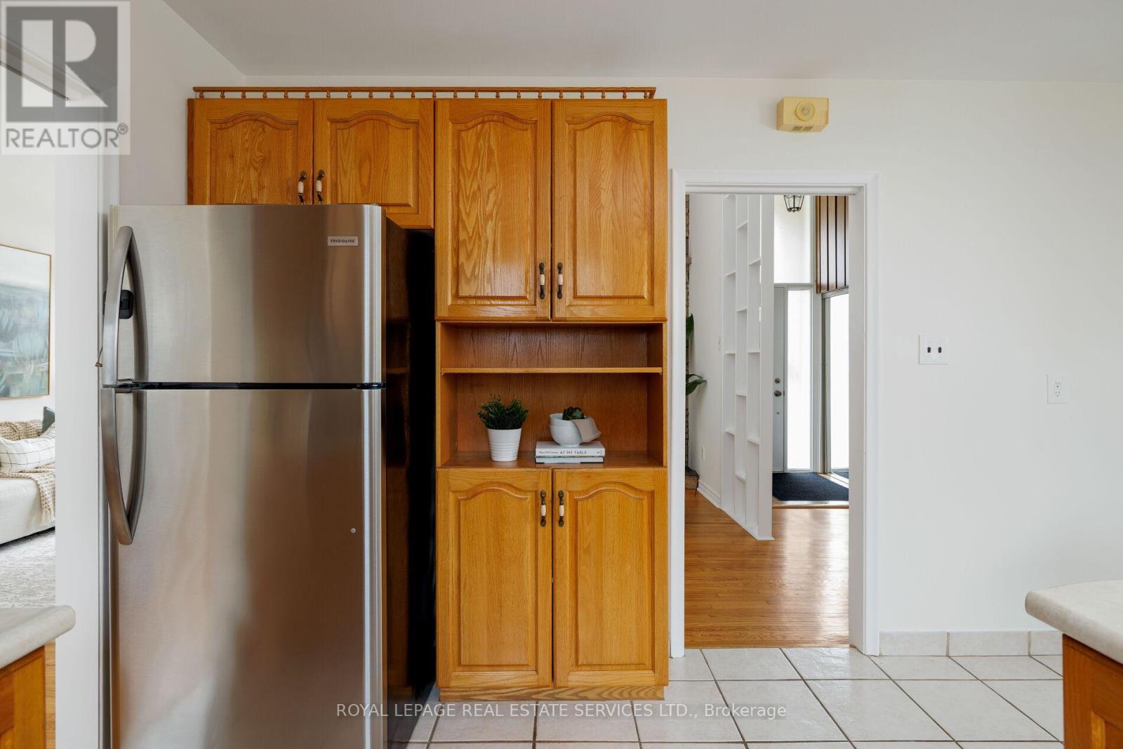 1106 Falgarwood Drive, Oakville, Ontario  L6H 1N9 - Photo 13 - W12953112