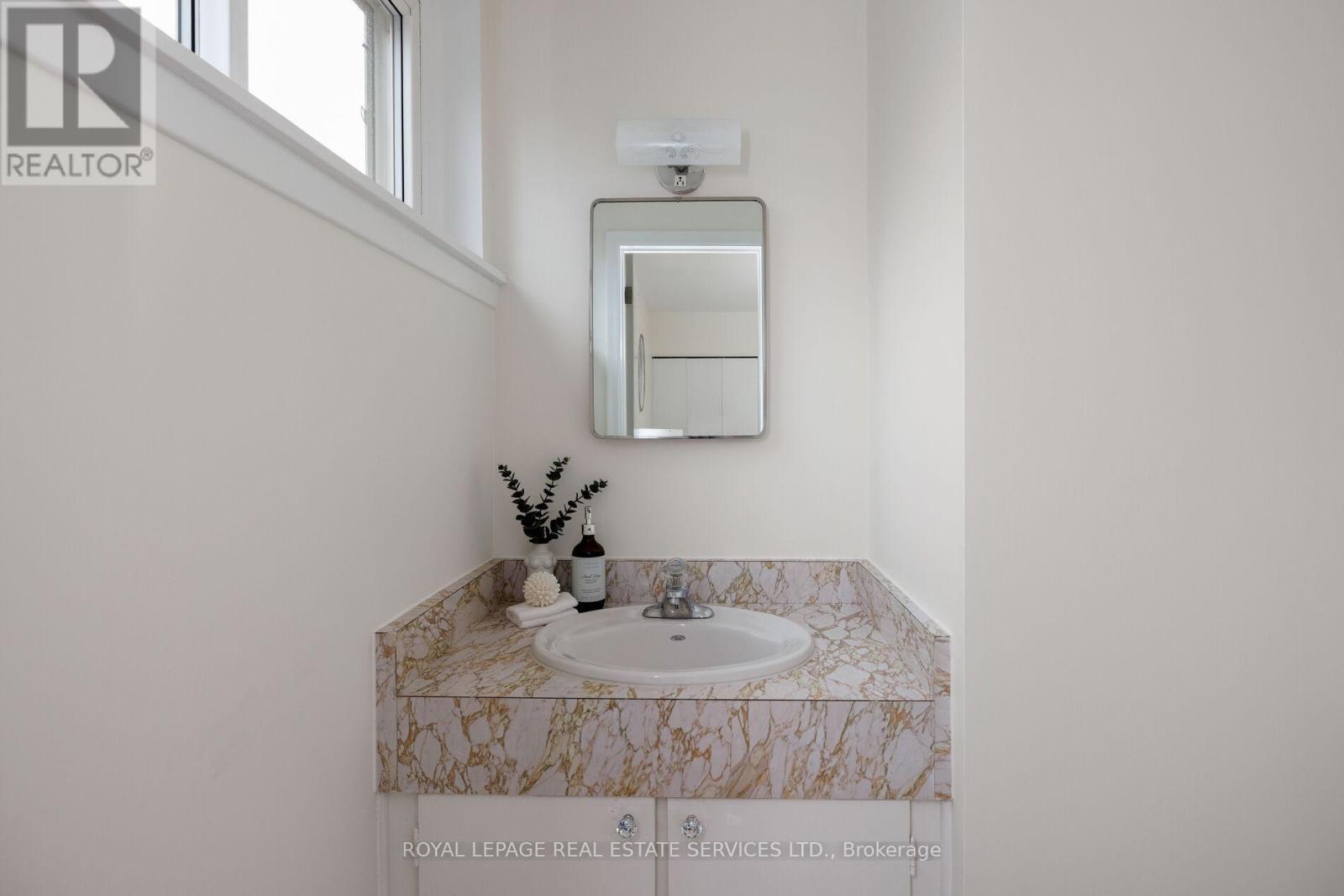 1106 Falgarwood Drive, Oakville, Ontario  L6H 1N9 - Photo 19 - W12953112