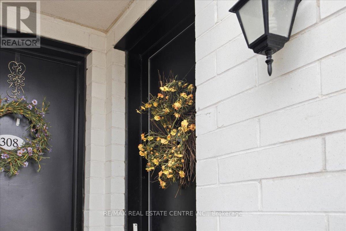 307 - 132 Widdicombe Hill Boulevard, Toronto, Ontario  M9R 0A9 - Photo 2 - W12953192