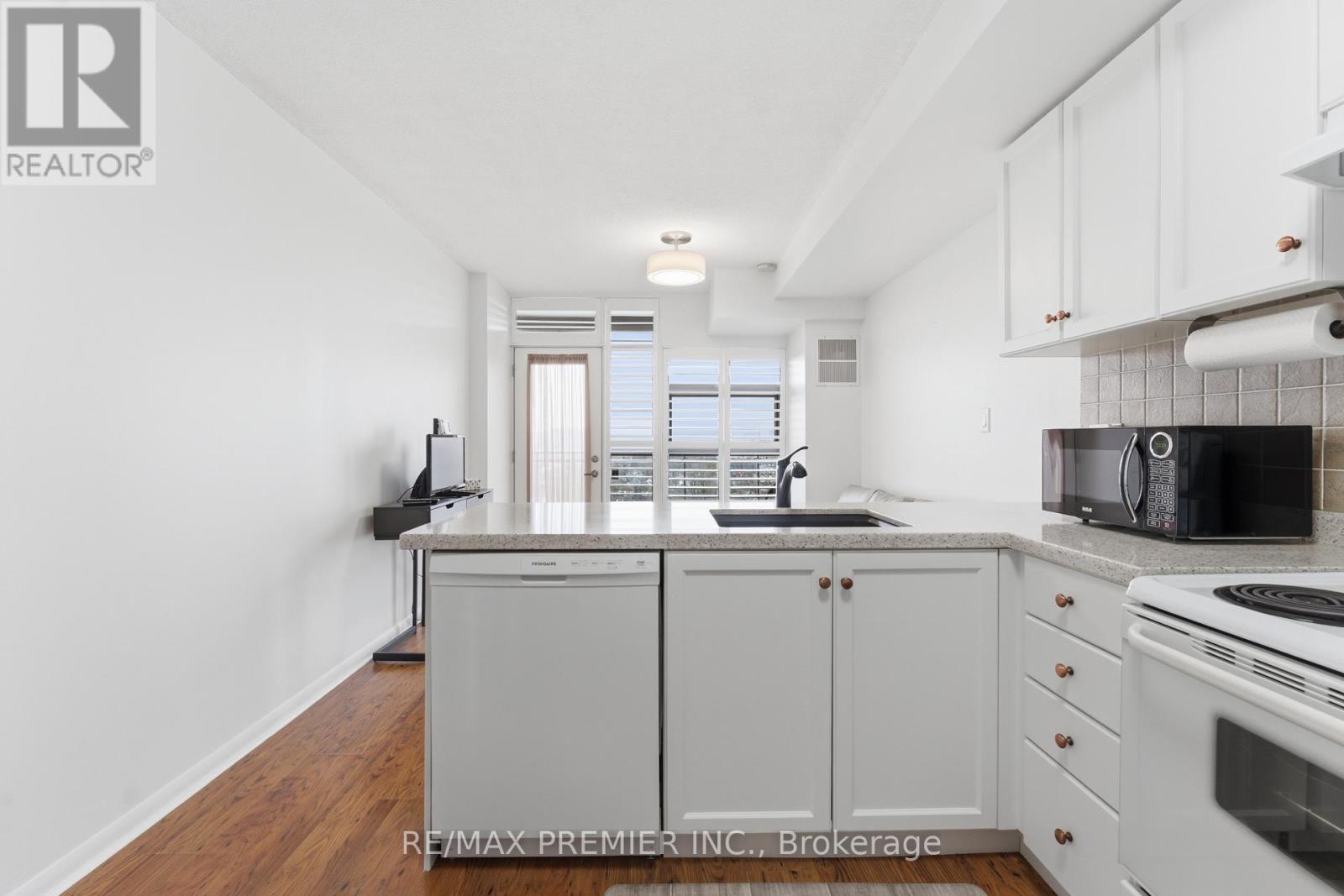 815 - 2464 Weston Road, Toronto, Ontario  M9N 0A2 - Photo 2 - W12953200