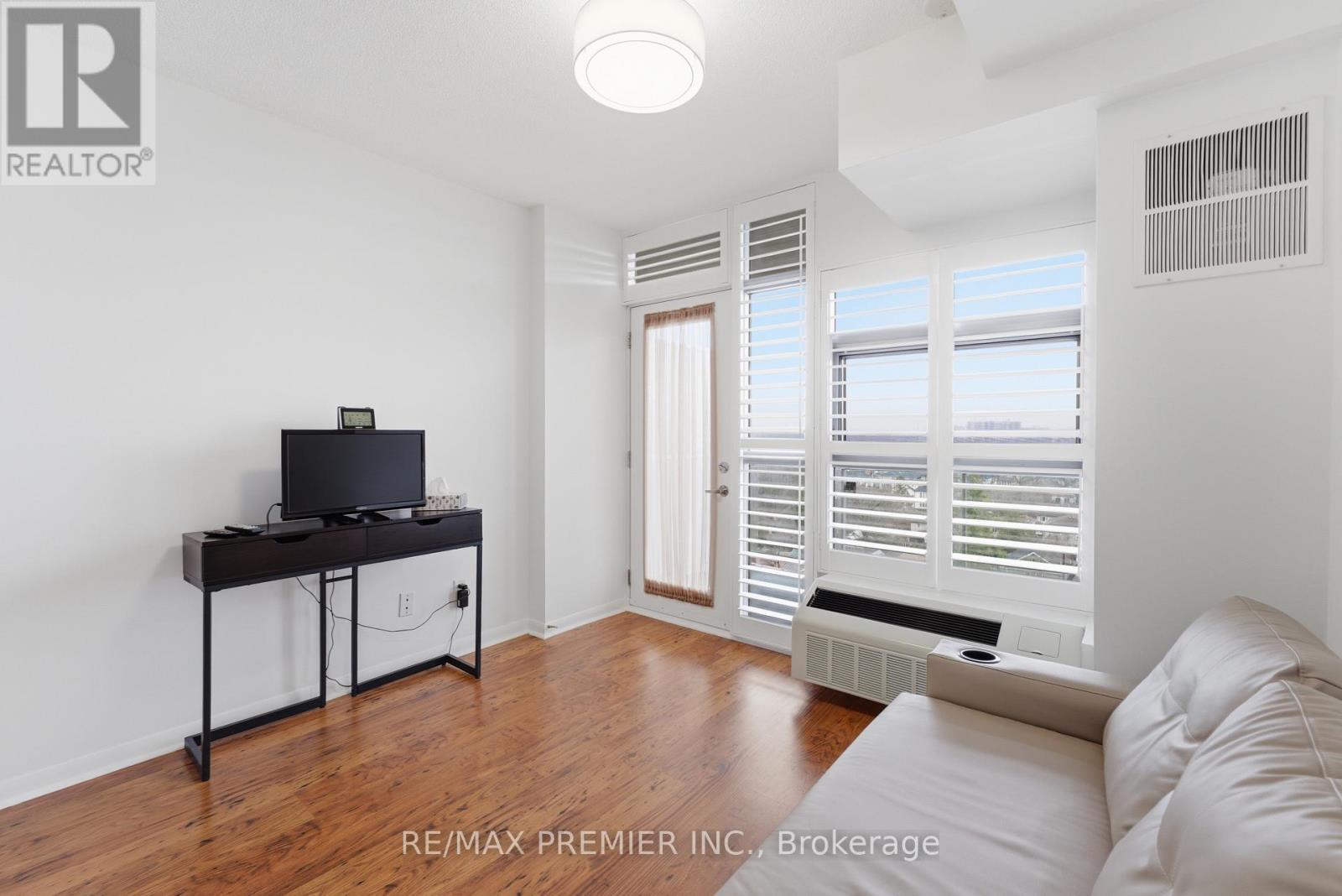 815 - 2464 Weston Road, Toronto, Ontario  M9N 0A2 - Photo 5 - W12953200