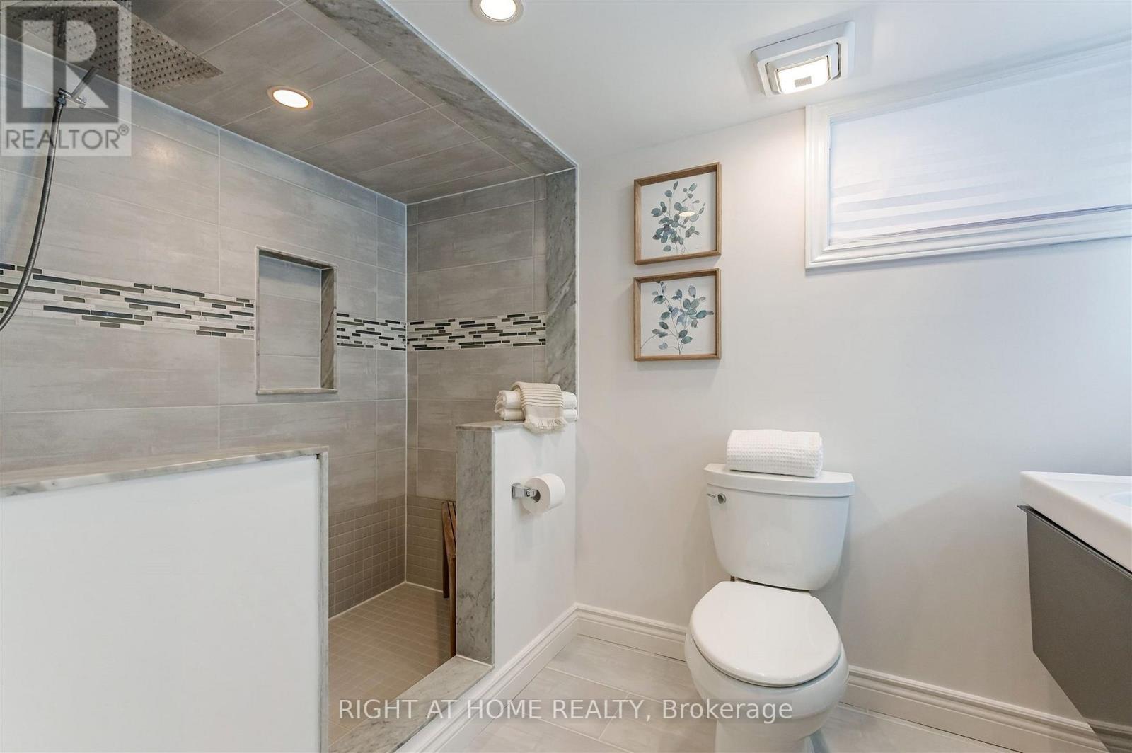 17 Claybrooke Street, Toronto, Ontario  M6M 3P6 - Photo 32 - W12953204