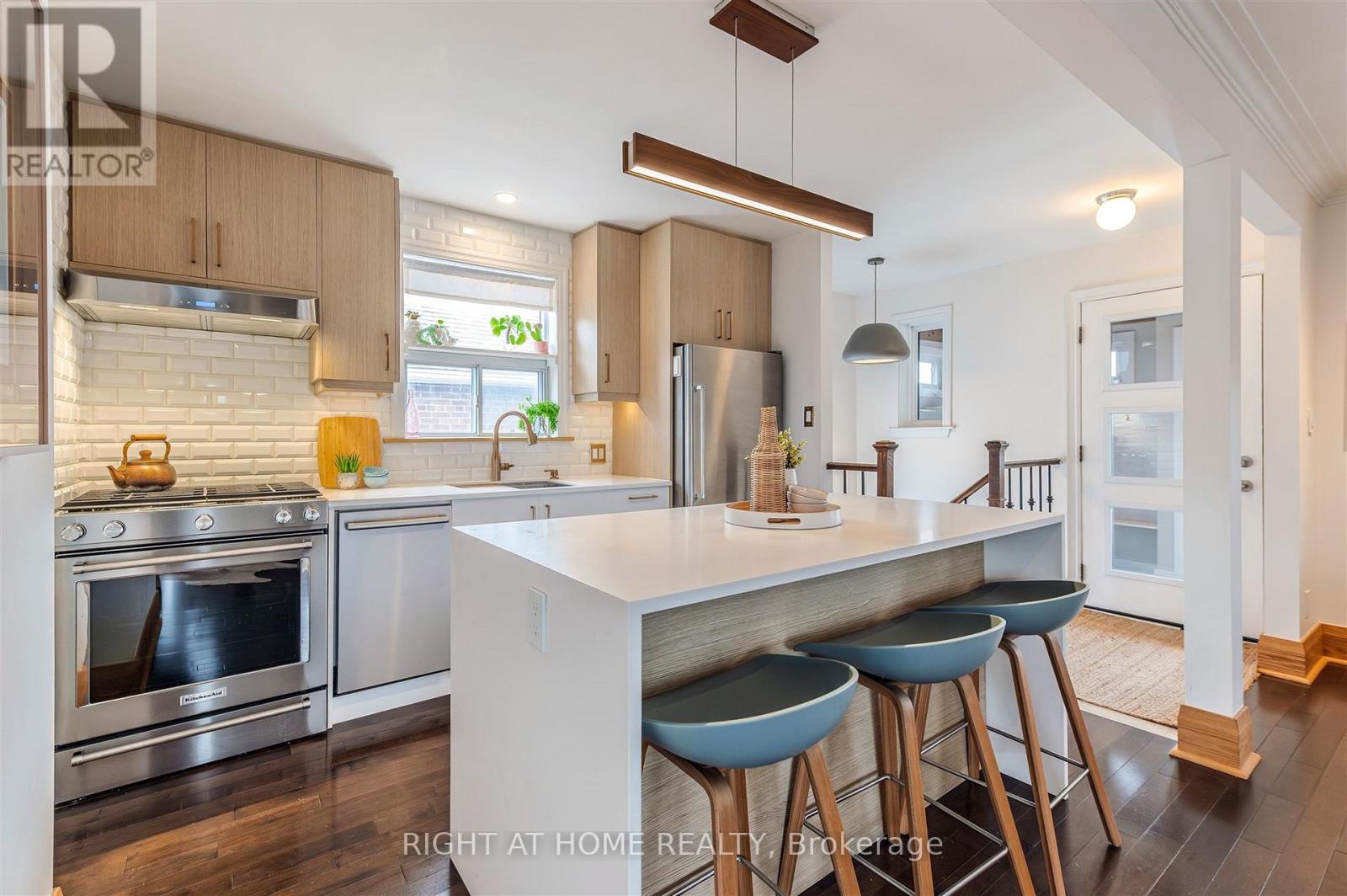 17 Claybrooke Street, Toronto, Ontario  M6M 3P6 - Photo 6 - W12953204