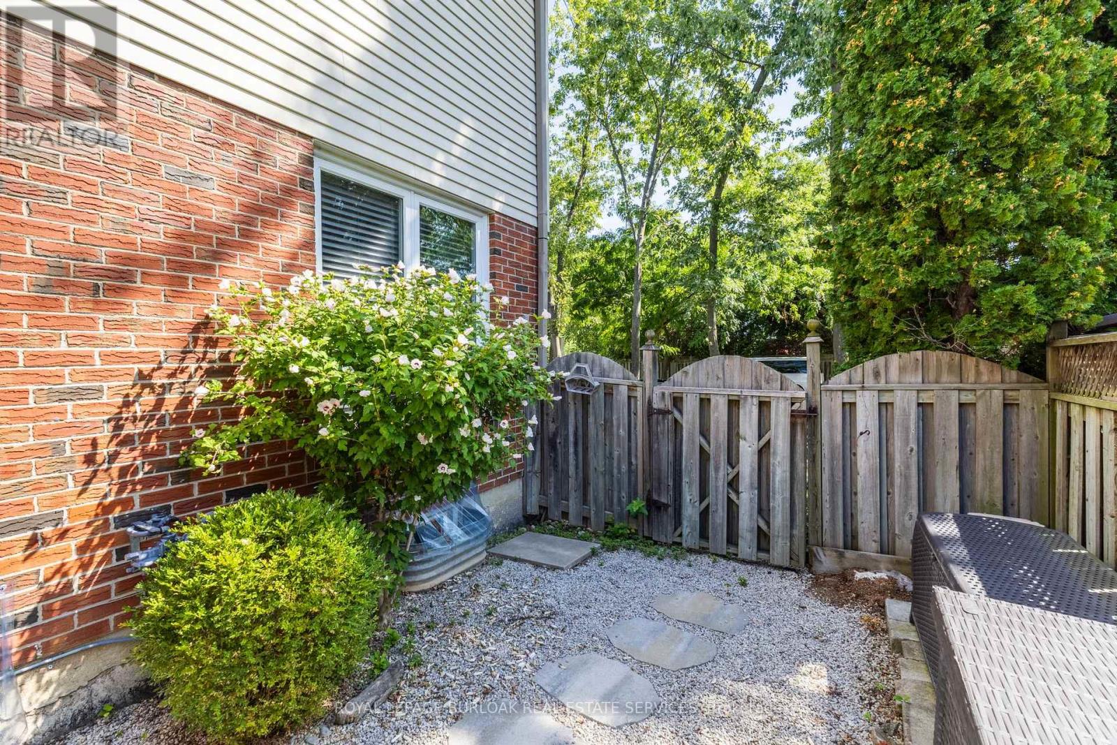 1580 Woodeden Drive, Mississauga, Ontario  L5H 3S5 - Photo 28 - W12953210