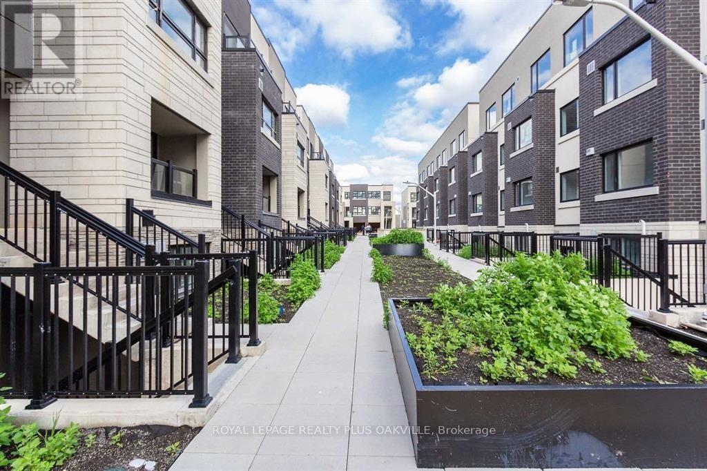 305 - 1139 Cooke Boulevard, Burlington, Ontario  L7T 4A8 - Photo 2 - W12953290