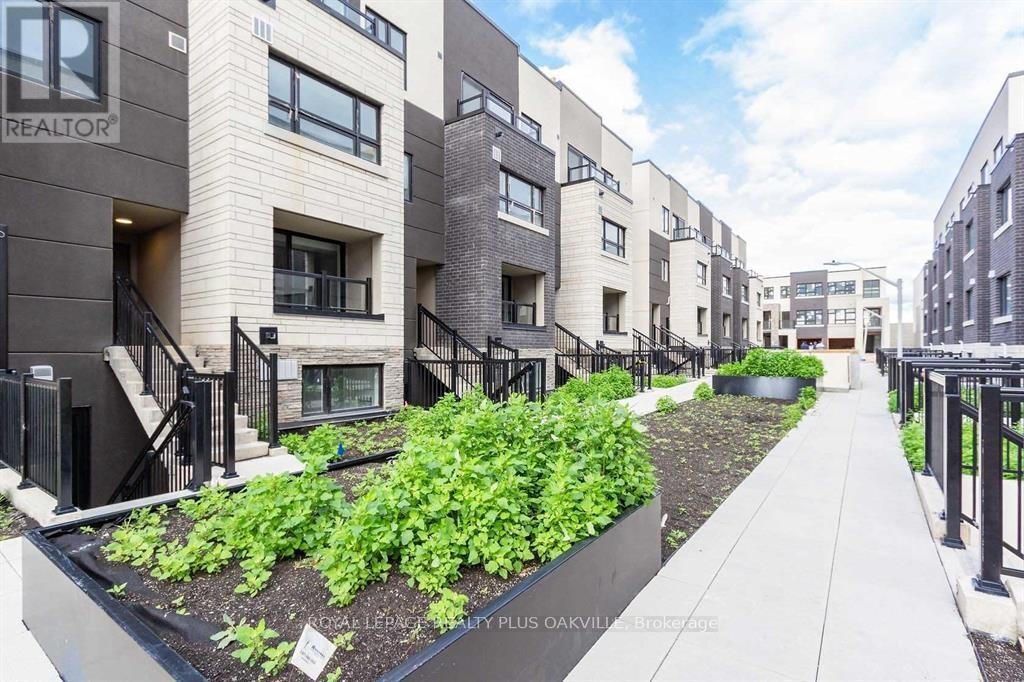 305 - 1139 Cooke Boulevard, Burlington, Ontario  L7T 4A8 - Photo 3 - W12953290