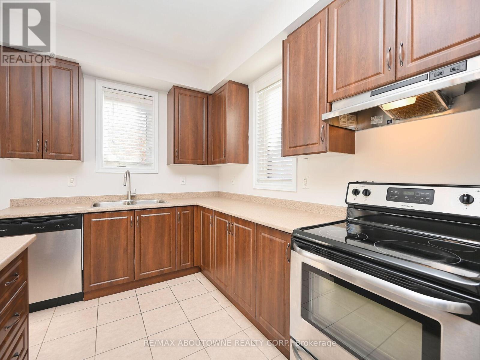 1314 Granrock Crescent, Mississauga, Ontario  L5V 0E1 - Photo 10 - W12953310