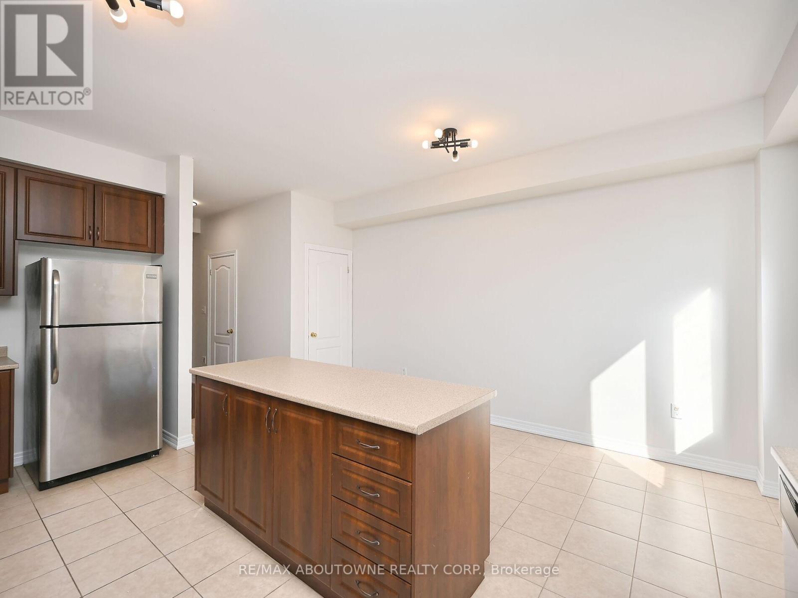 1314 Granrock Crescent, Mississauga, Ontario  L5V 0E1 - Photo 13 - W12953310