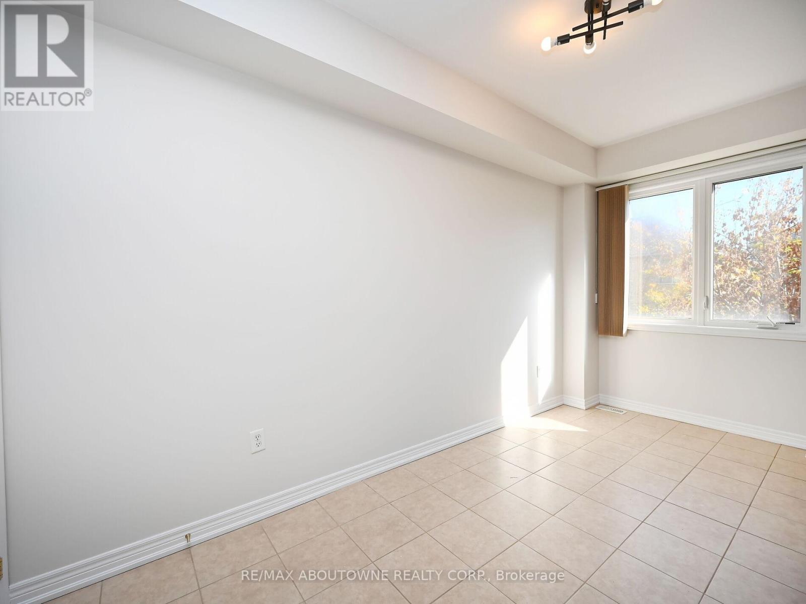 1314 Granrock Crescent, Mississauga, Ontario  L5V 0E1 - Photo 14 - W12953310