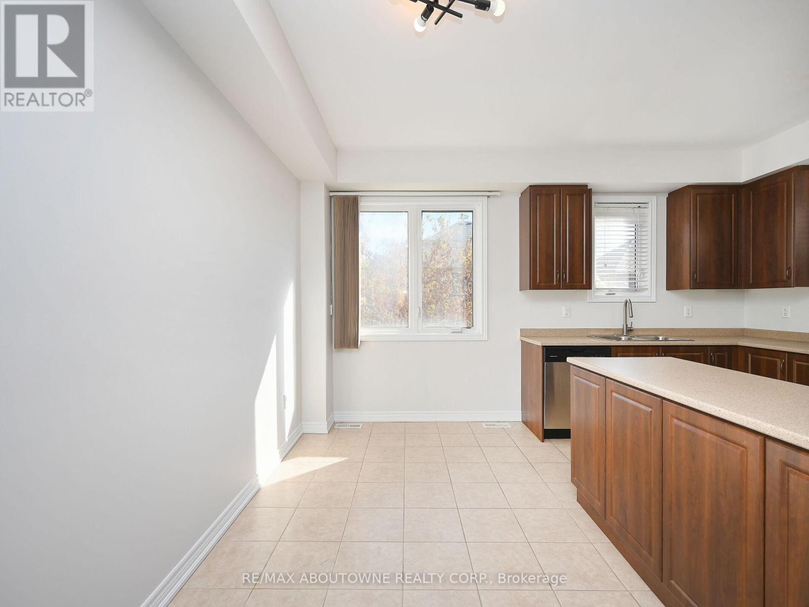 1314 Granrock Crescent, Mississauga, Ontario  L5V 0E1 - Photo 15 - W12953310