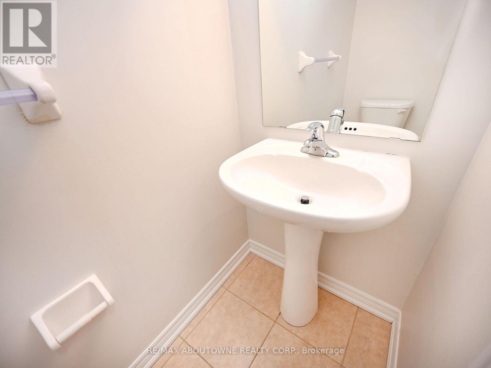 1314 Granrock Crescent, Mississauga, Ontario  L5V 0E1 - Photo 16 - W12953310