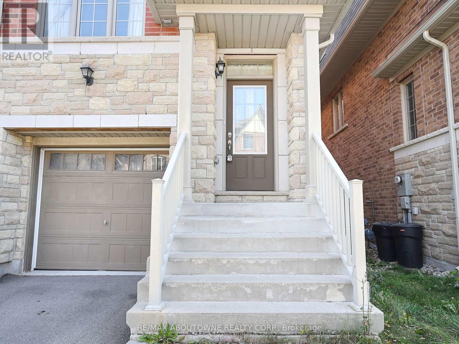 1314 Granrock Crescent, Mississauga, Ontario  L5V 0E1 - Photo 3 - W12953310