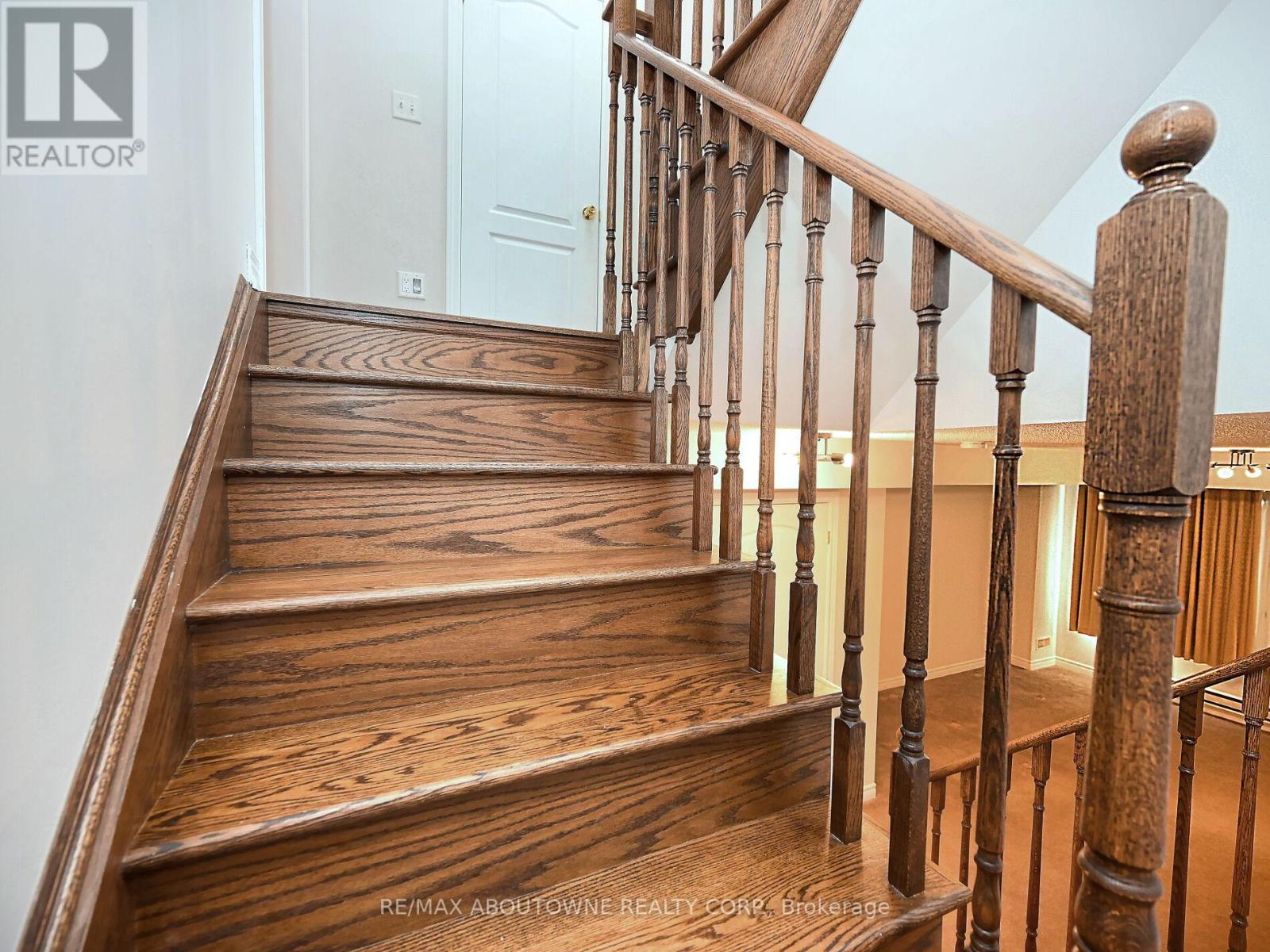 1314 Granrock Crescent, Mississauga, Ontario  L5V 0E1 - Photo 5 - W12953310