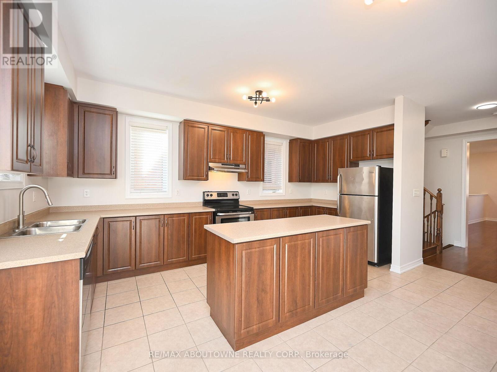 1314 Granrock Crescent, Mississauga, Ontario  L5V 0E1 - Photo 7 - W12953310