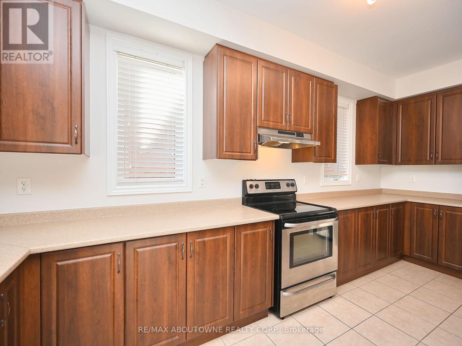 1314 Granrock Crescent, Mississauga, Ontario  L5V 0E1 - Photo 9 - W12953310