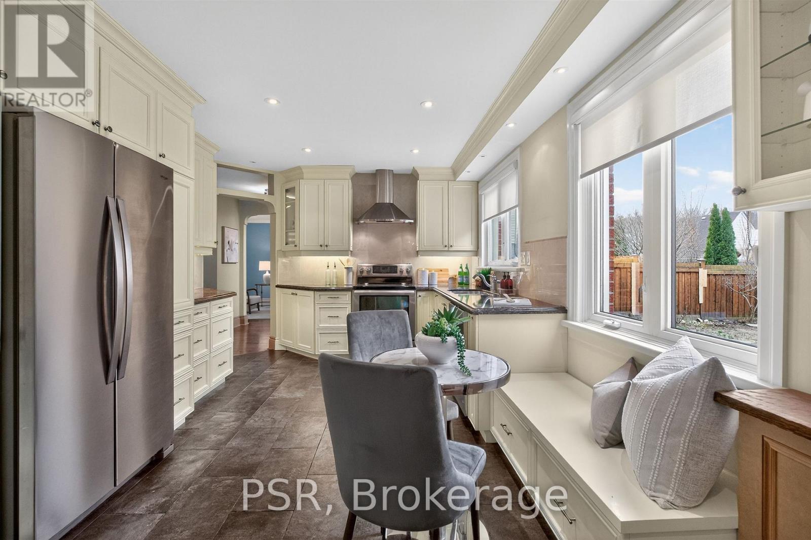 575 Patricia Drive, Oakville, Ontario  L6K 1M4 - Photo 10 - W12953322