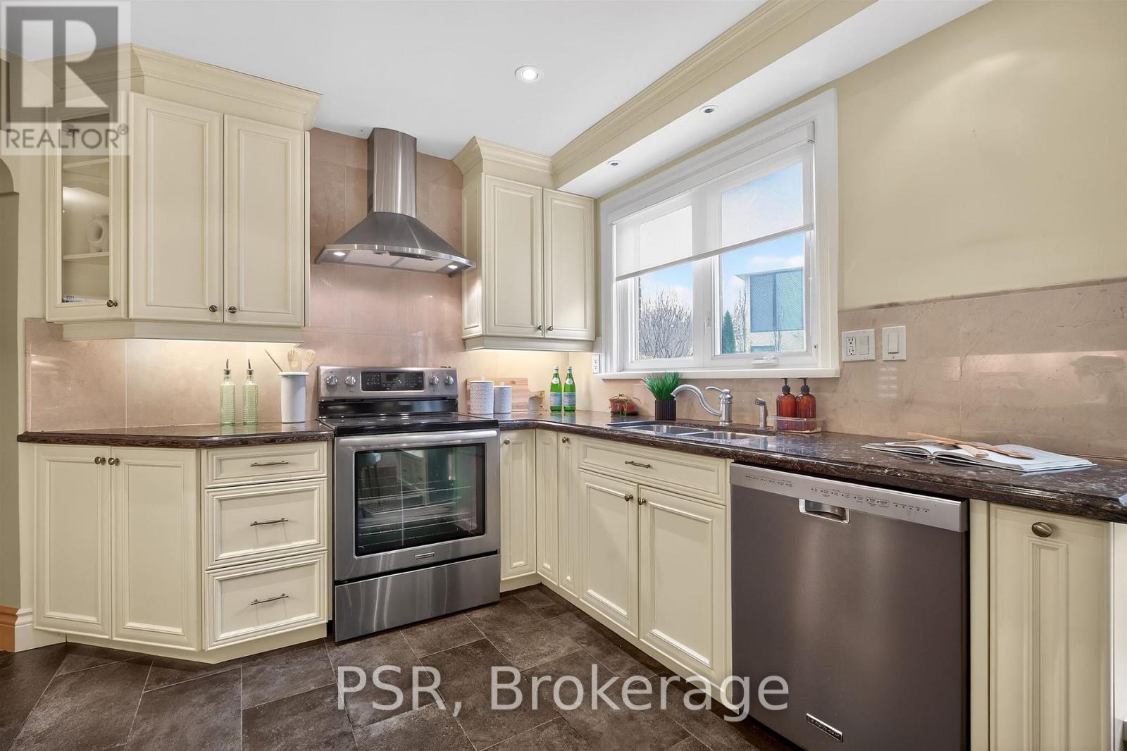 575 Patricia Drive, Oakville, Ontario  L6K 1M4 - Photo 9 - W12953322