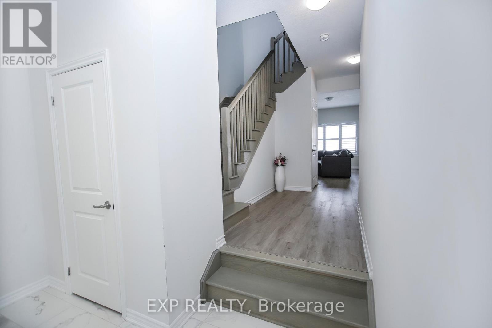 295 Mceachern Lane, Gravenhurst, Ontario  P1P 0H8 - Photo 5 - X12953032