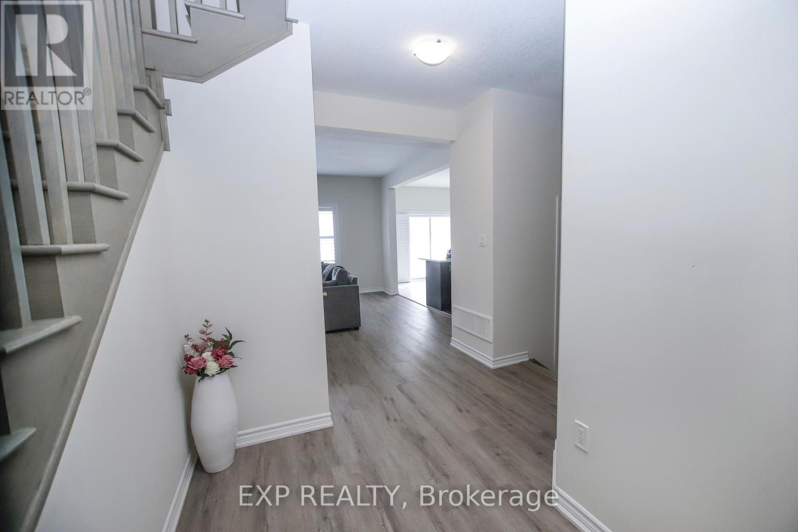 295 Mceachern Lane, Gravenhurst, Ontario  P1P 0H8 - Photo 6 - X12953032