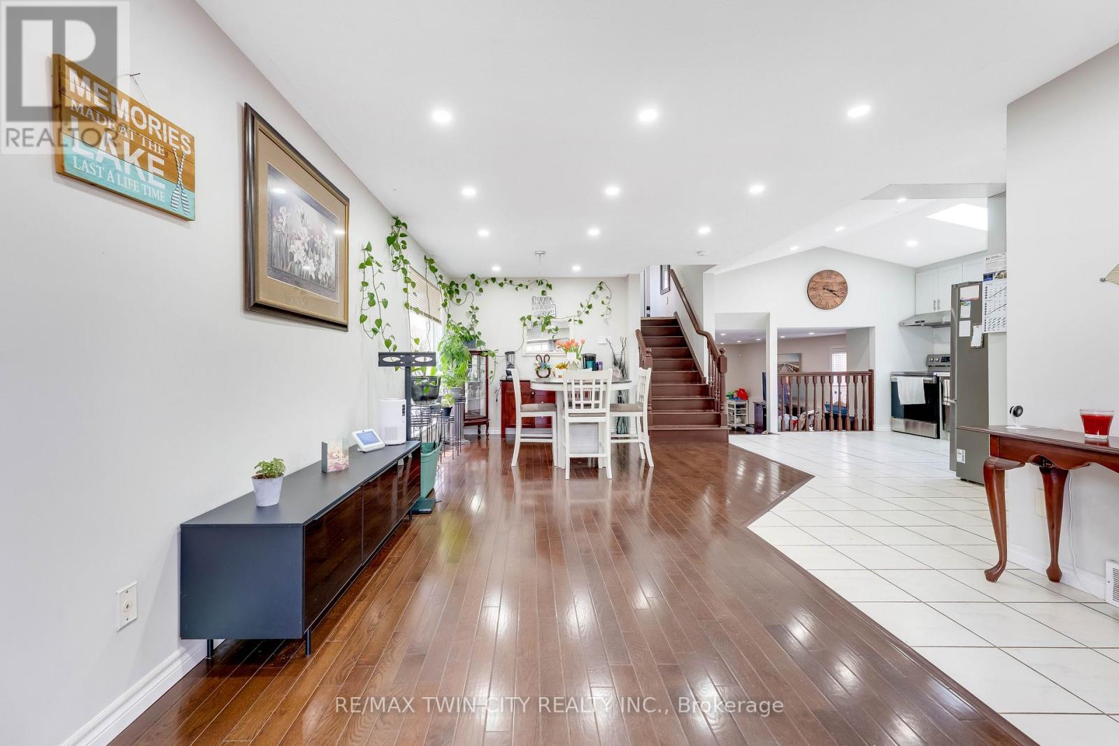 183 Bush Clover Crescent, Kitchener, Ontario  N2E 3P7 - Photo 5 - X12953044