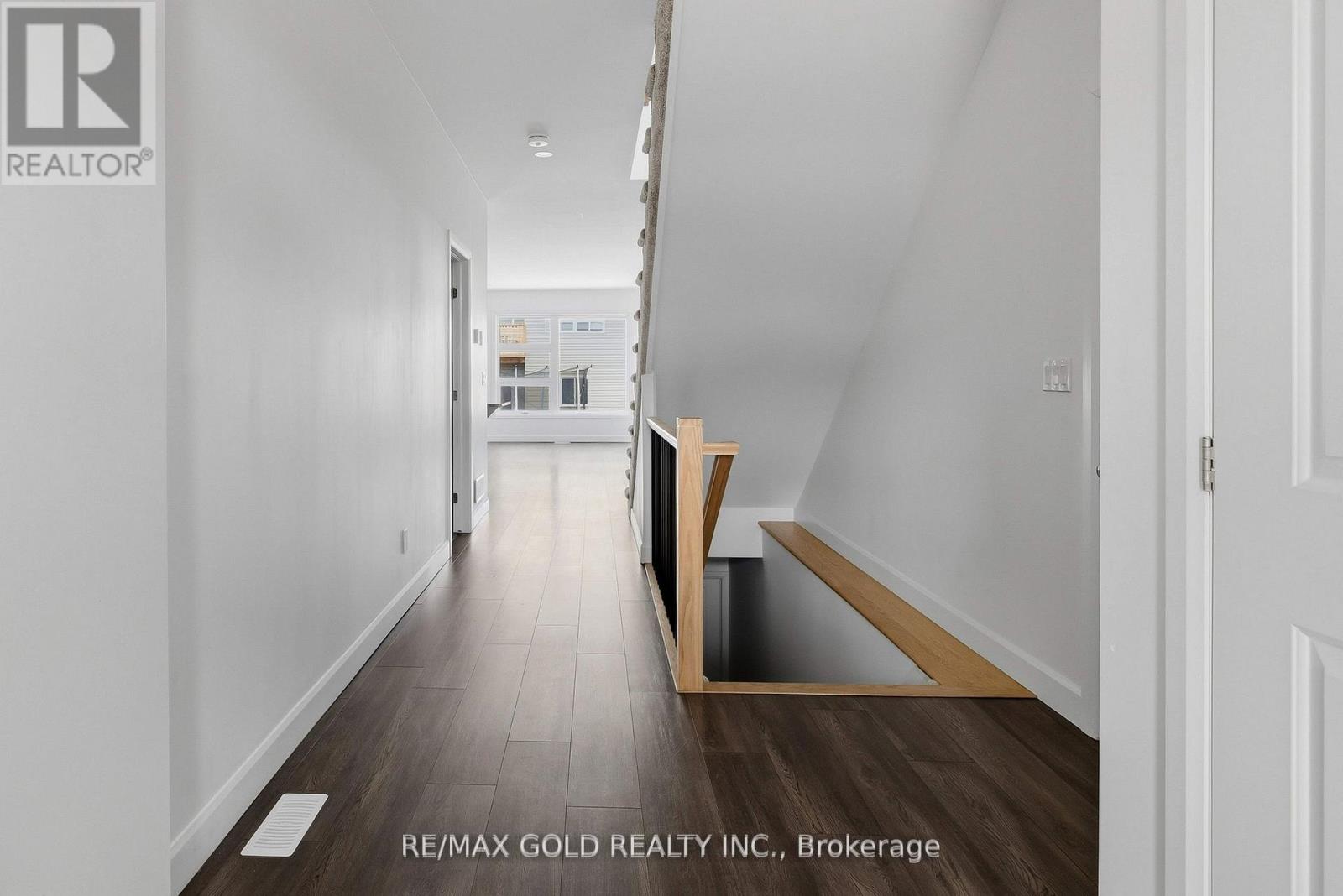 33 Walden Pond Drive, Loyalist, Ontario  K7N 0E7 - Photo 4 - X12953180