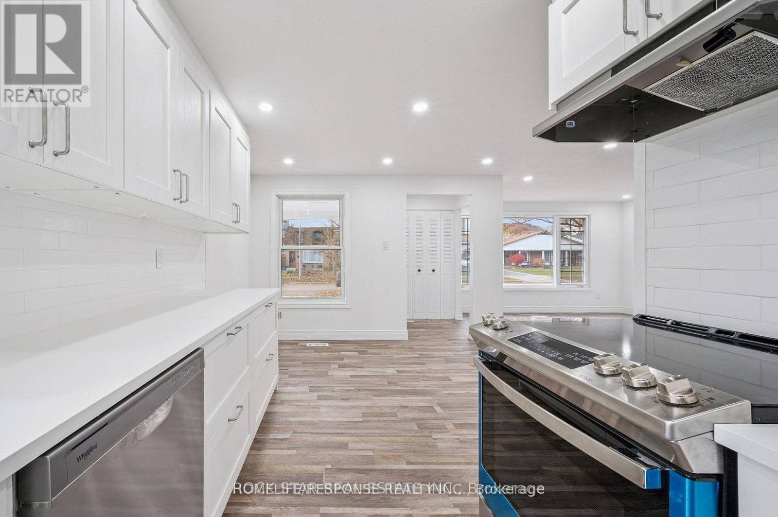 Upper - 118 Selkirk Drive, Kitchener, Ontario  N2E 1M4 - Photo 11 - X12953260