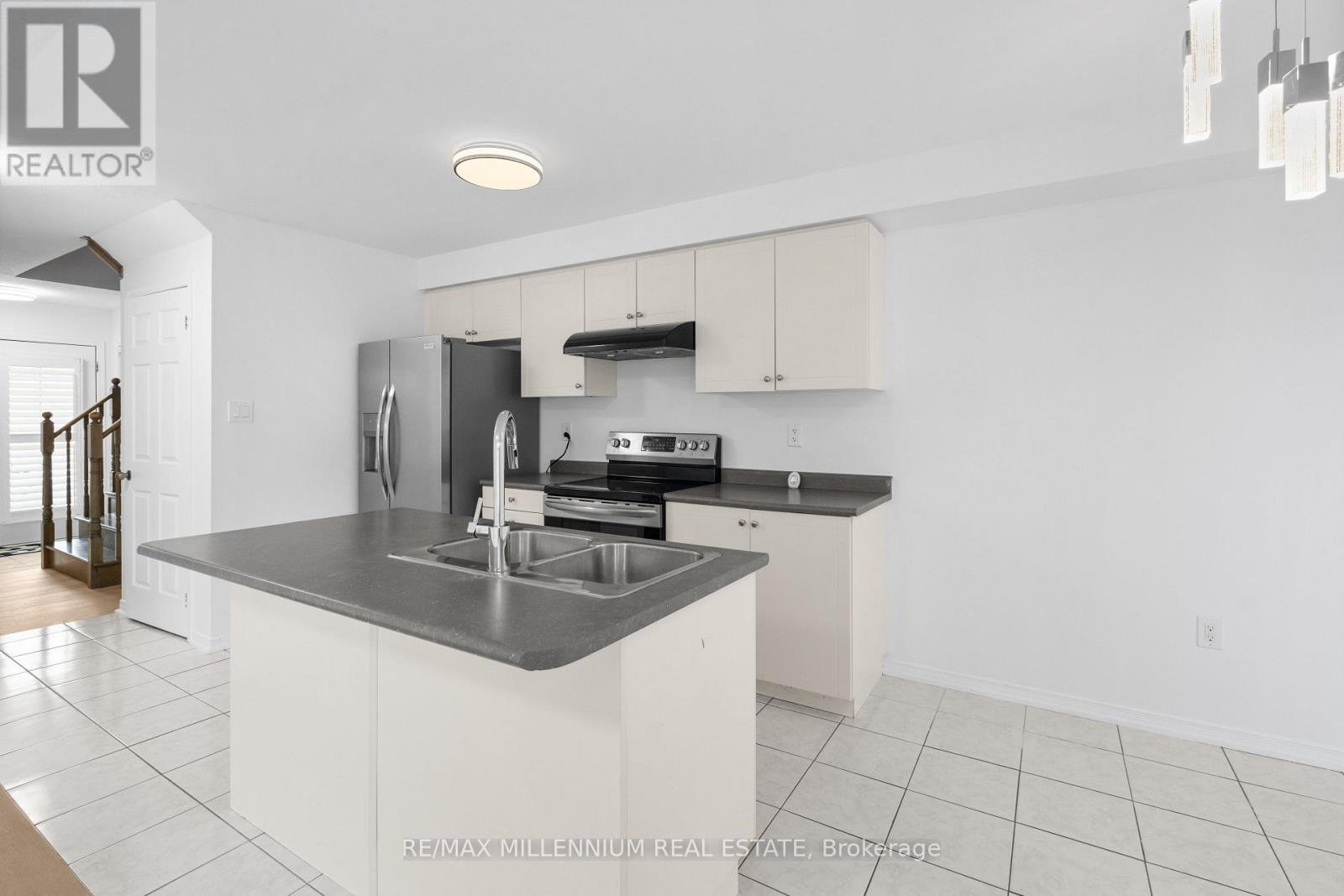 29 Cole Crescent, Brantford, Ontario  N3T 0P4 - Photo 3 - X12953292