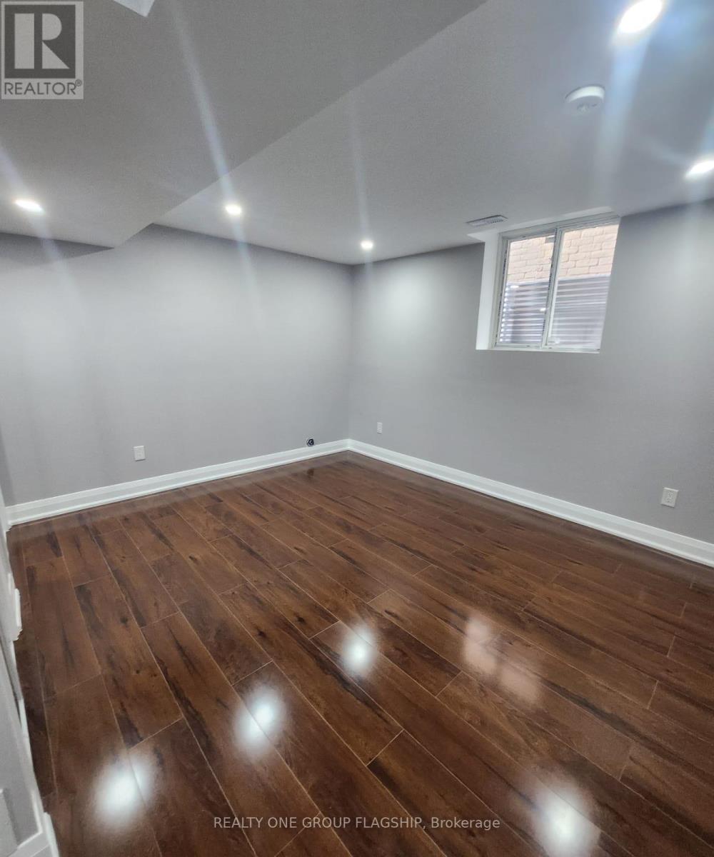 Lower - 15 Sasha Court, Hamilton, Ontario  L8E 0A3 - Photo 29 - X12953358