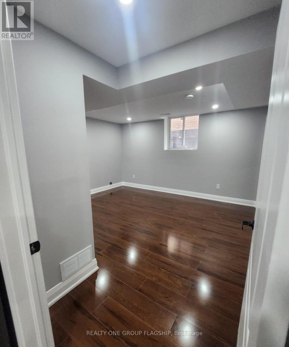 Lower - 15 Sasha Court, Hamilton, Ontario  L8E 0A3 - Photo 33 - X12953358