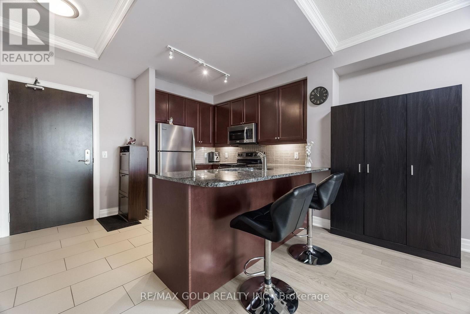 2407 - 100 John Street, Brampton, Ontario  L6W 0A8 - Photo 32 - W12929744