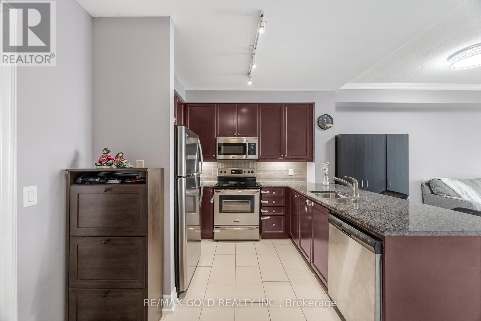 2407 - 100 John Street, Brampton, Ontario  L6W 0A8 - Photo 34 - W12929744