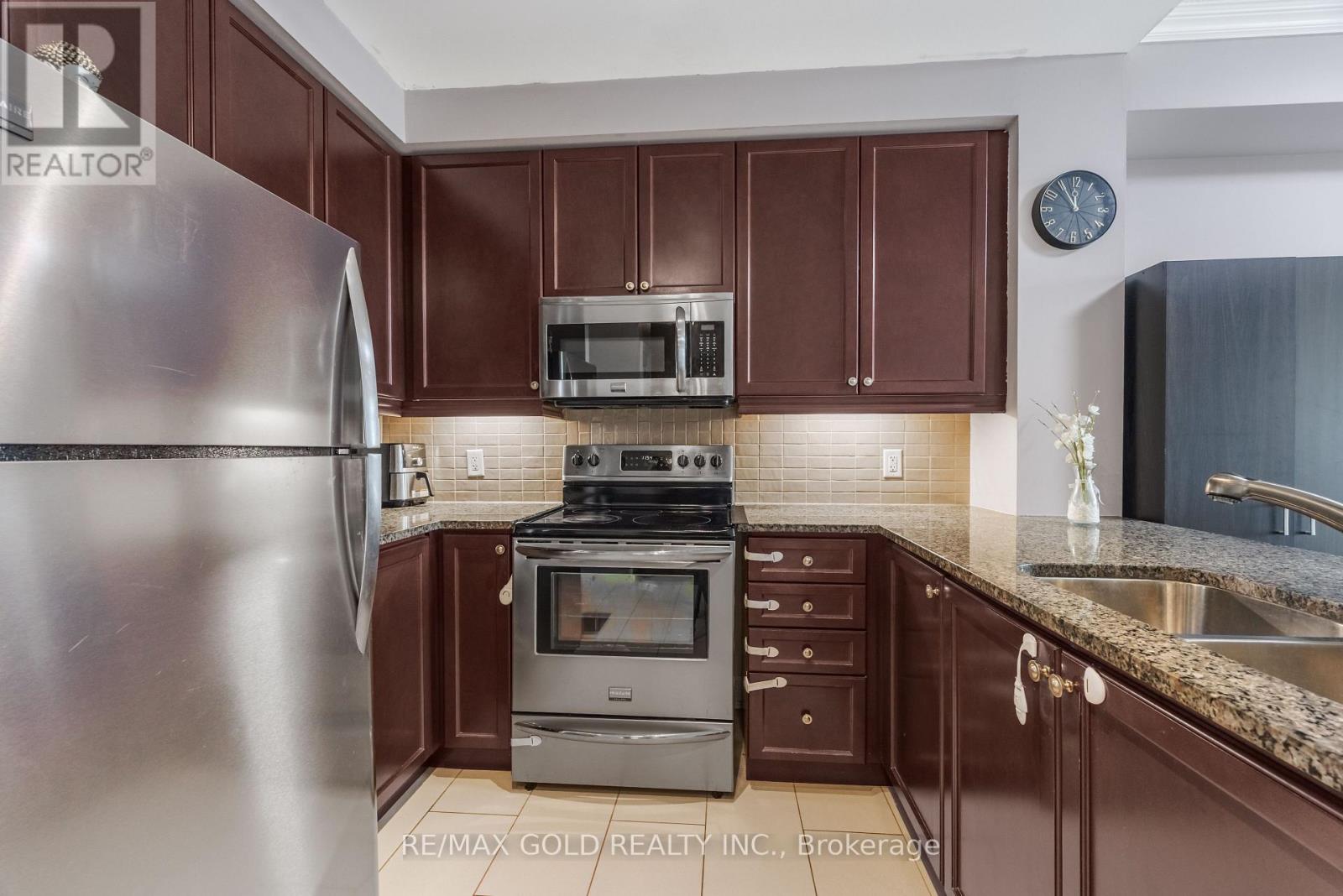 2407 - 100 John Street, Brampton, Ontario  L6W 0A8 - Photo 13 - W12929744