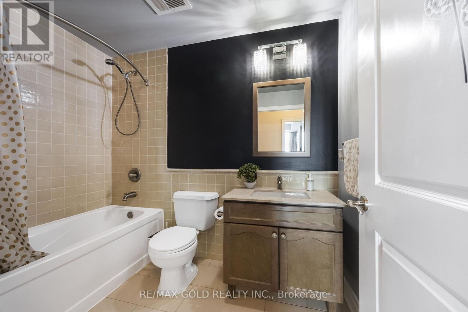 2407 - 100 John Street, Brampton, Ontario  L6W 0A8 - Photo 15 - W12929744