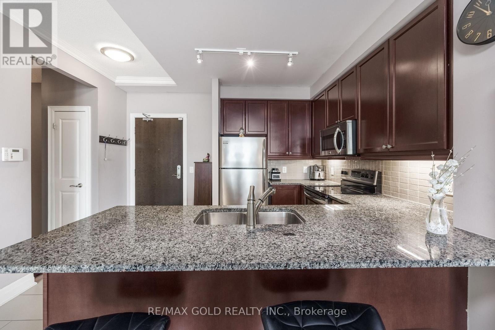 2407 - 100 John Street, Brampton, Ontario  L6W 0A8 - Photo 33 - W12929744