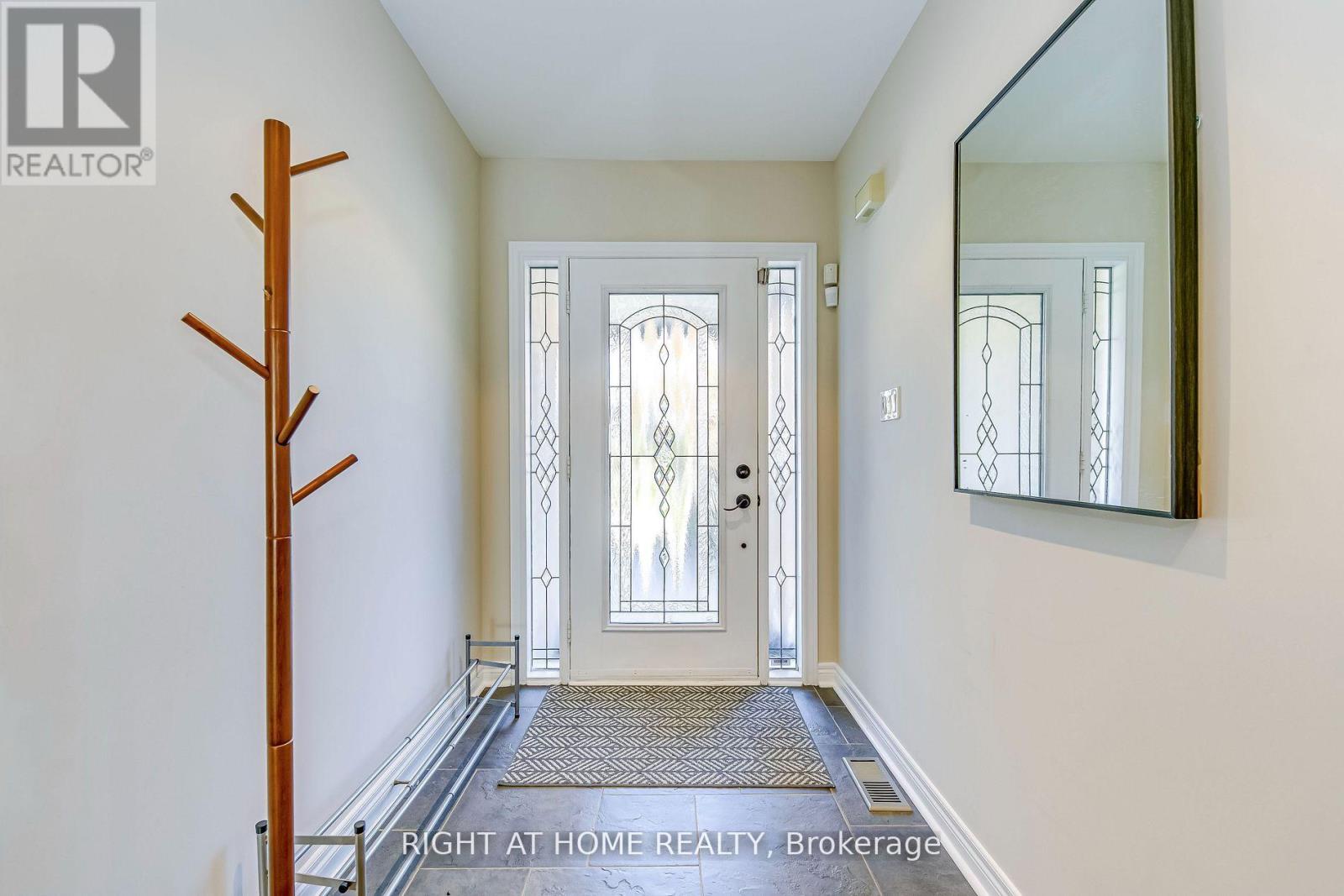 814 Brass Winds Place, Mississauga, Ontario  L5W 1T4 - Photo 10 - W12950684