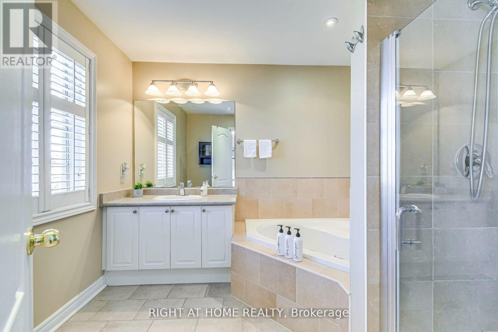 814 Brass Winds Place, Mississauga, Ontario  L5W 1T4 - Photo 20 - W12950684