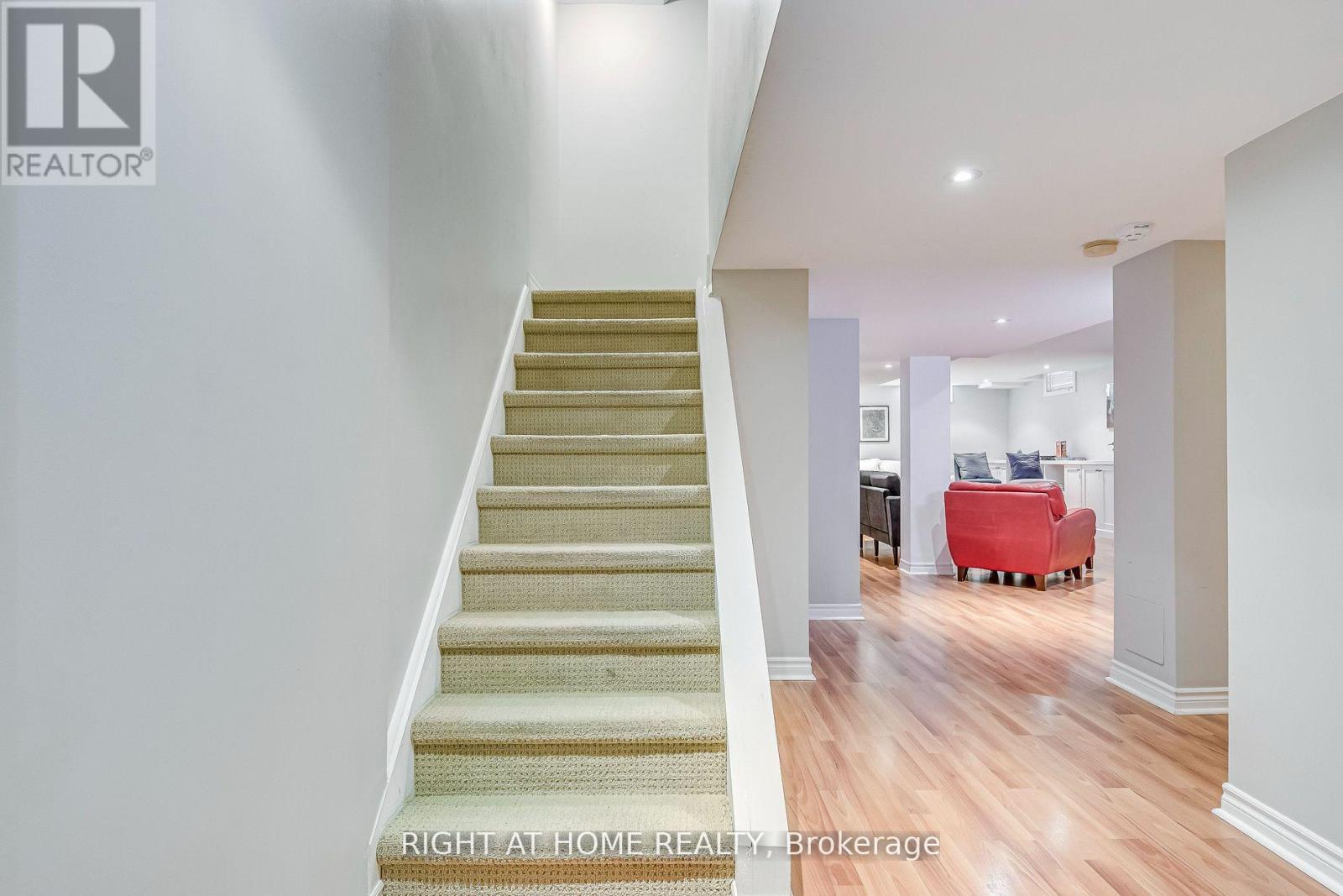 814 Brass Winds Place, Mississauga, Ontario  L5W 1T4 - Photo 4 - W12950684