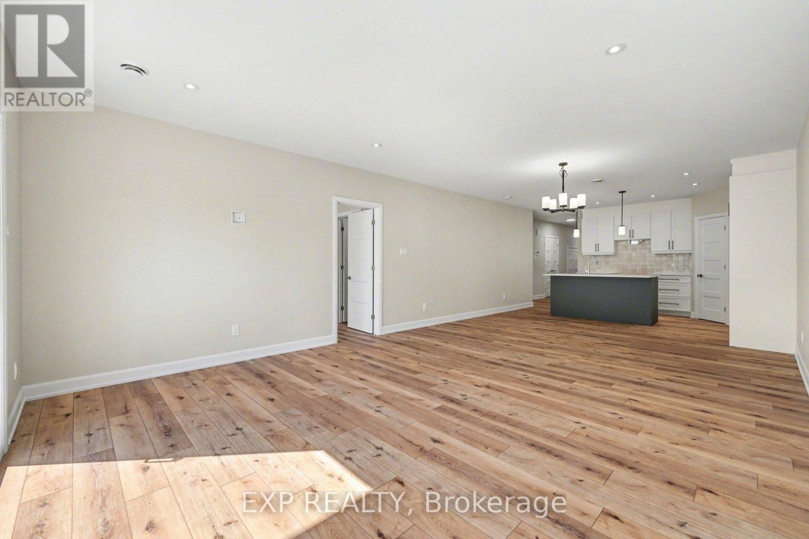 448 Falcon Lane, Russell, Ontario  K4R 0M5 - Photo 4 - X12718702