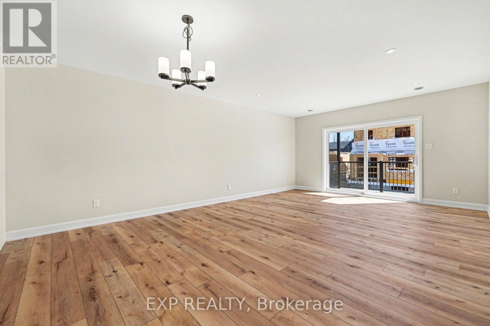 448 Falcon Lane, Russell, Ontario  K4R 0M5 - Photo 3 - X12718702