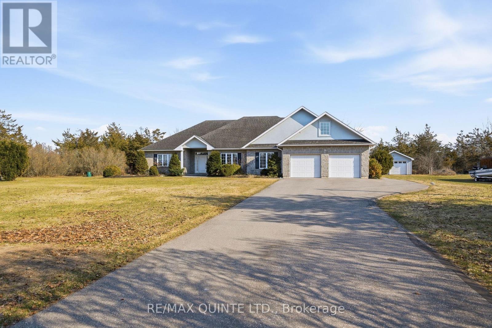 3717 County Rd 3 Road, Prince Edward County, Ontario  K0K 1L0 - Photo 1 - X12953408