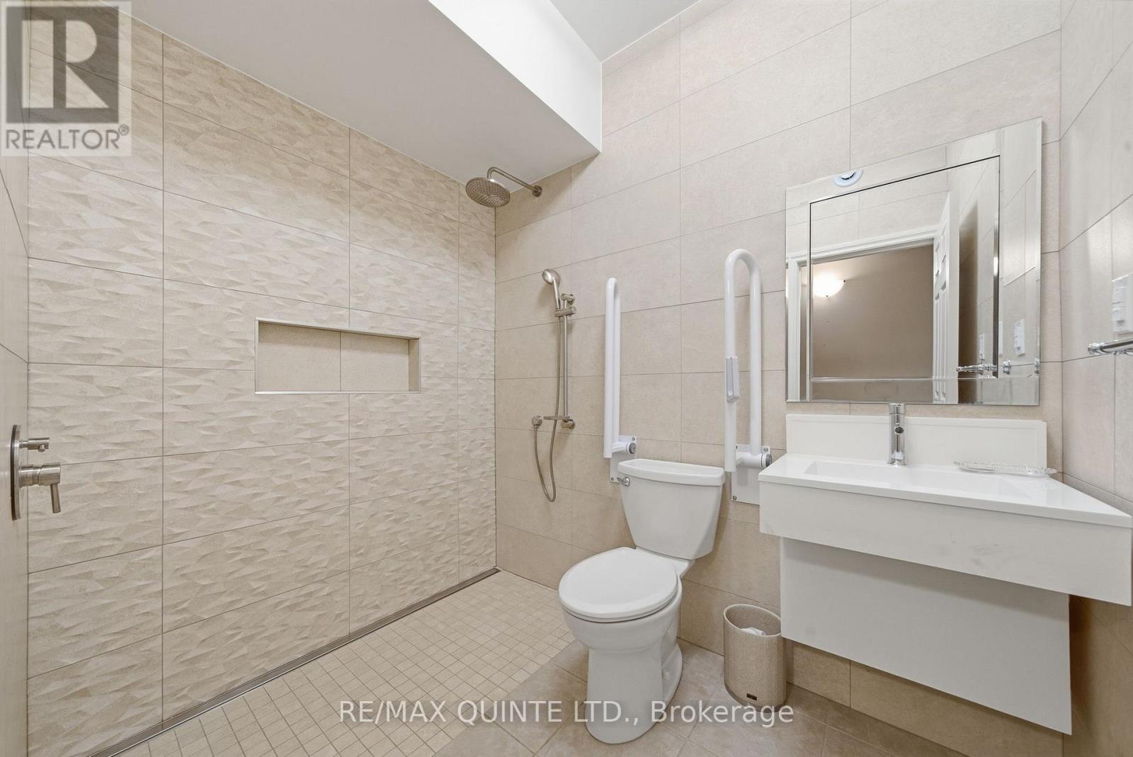 3717 County Rd 3 Road, Prince Edward County, Ontario  K0K 1L0 - Photo 35 - X12953408