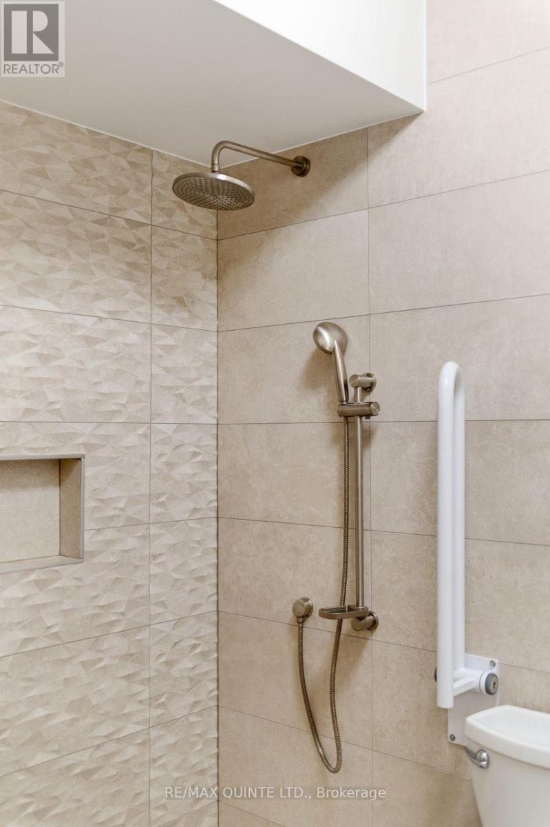 3717 County Rd 3 Road, Prince Edward County, Ontario  K0K 1L0 - Photo 36 - X12953408