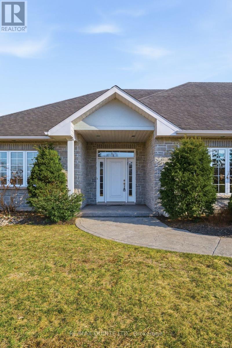 3717 County Rd 3 Road, Prince Edward County, Ontario  K0K 1L0 - Photo 6 - X12953408