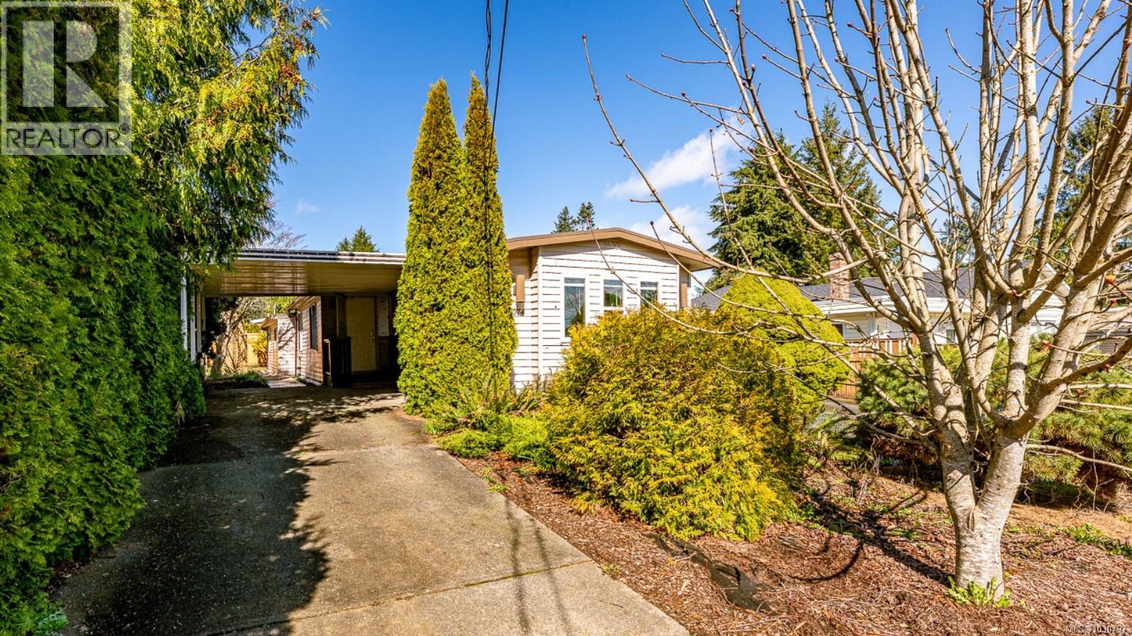 2074 6th St E, Courtenay, British Columbia