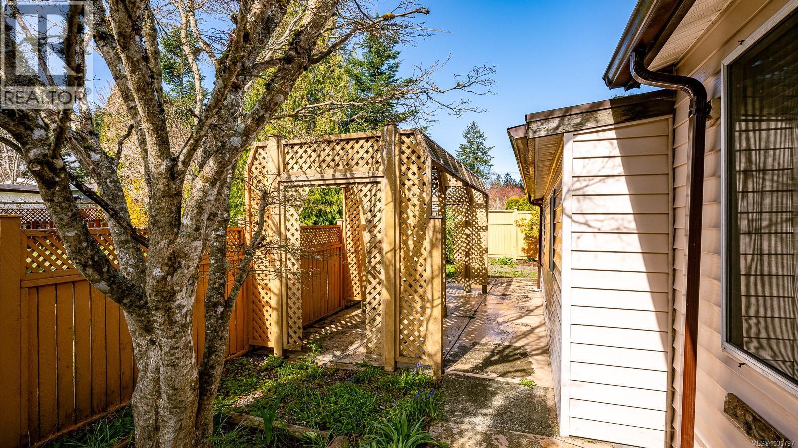 2074 6th St E, Courtenay, British Columbia  V9N 7L8 - Photo 30 - 1030797