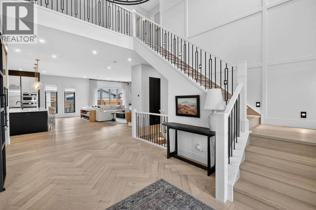 6515 Longmoor Way SW, Calgary, Alberta  T3E 5Z8 - Photo 3 - A2294630