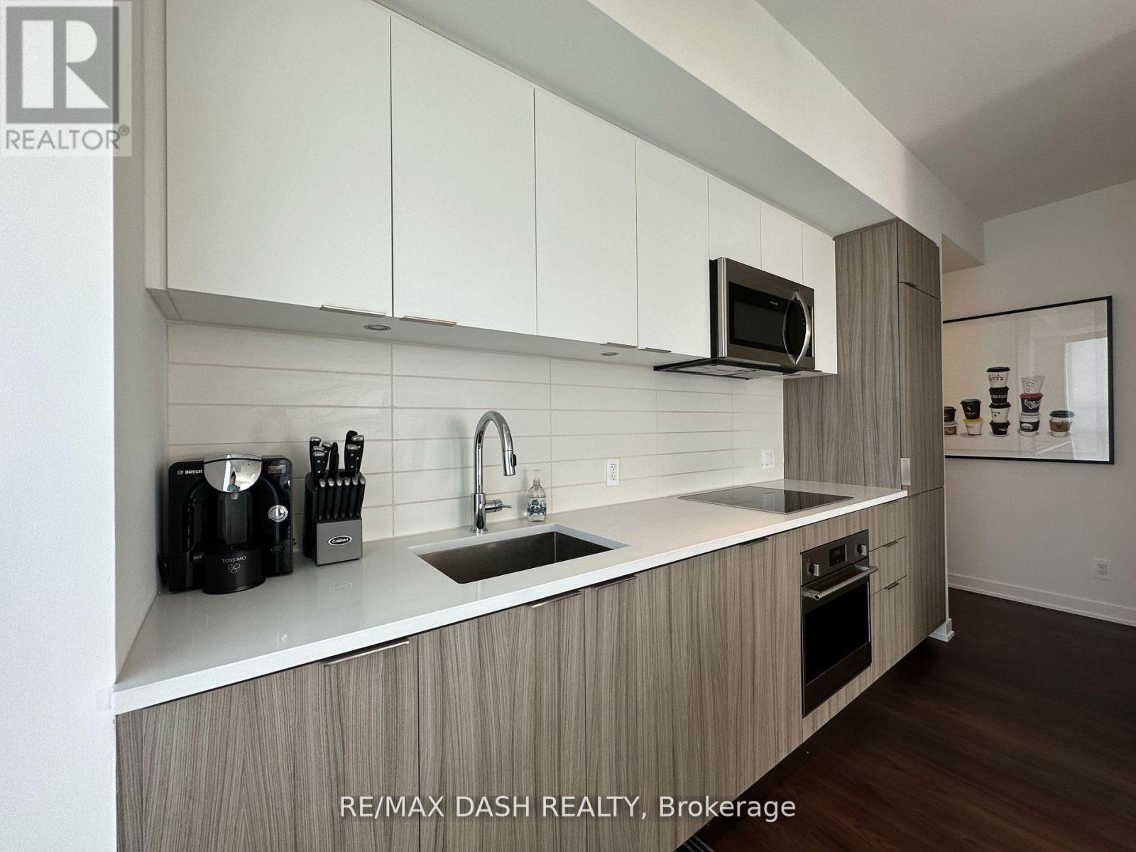 1002 - 223 St Clair Avenue W, Toronto, Ontario  M4V 1R3 - Photo 11 - C12883254