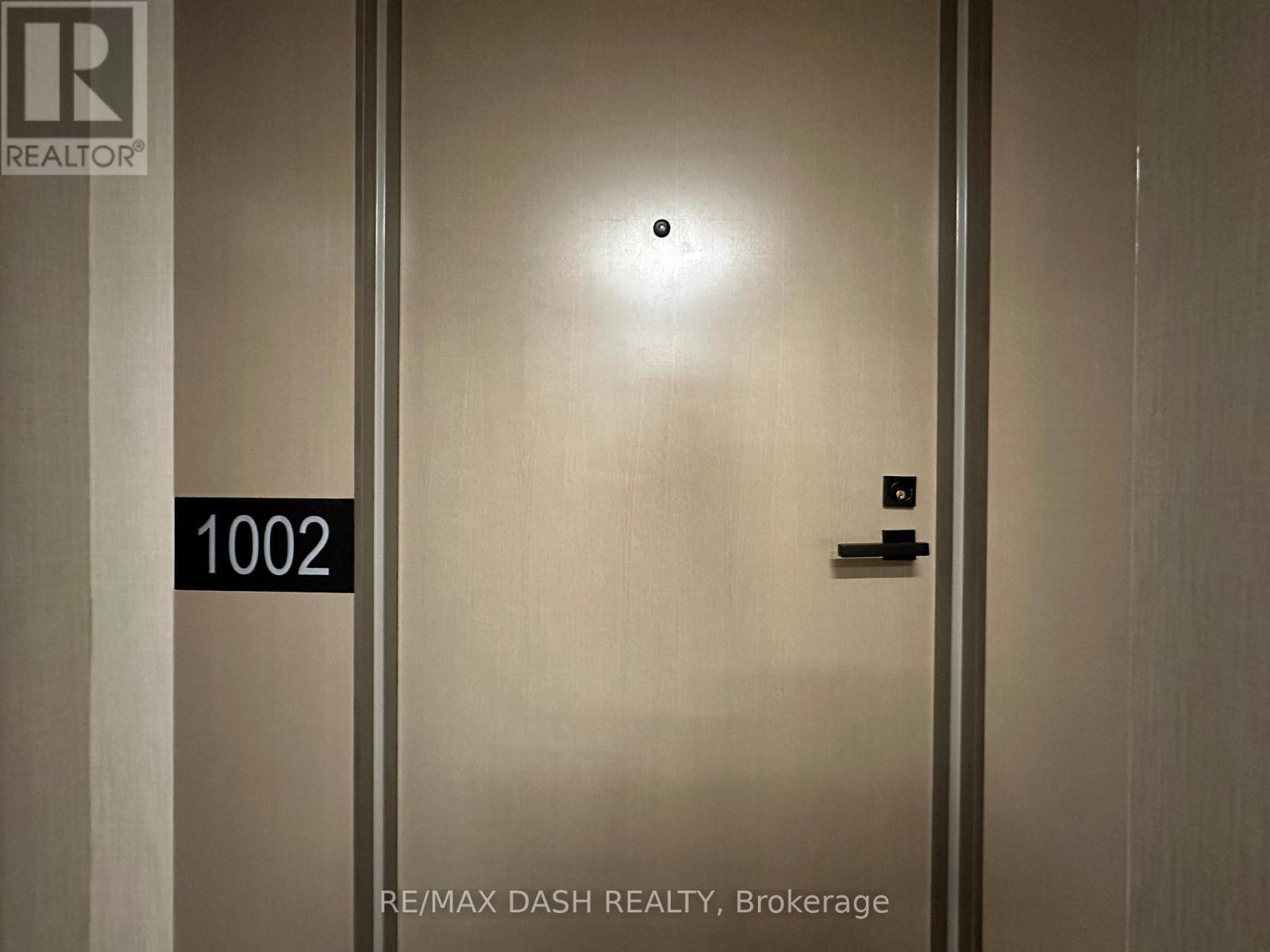 1002 - 223 St Clair Avenue W, Toronto, Ontario  M4V 1R3 - Photo 2 - C12883254