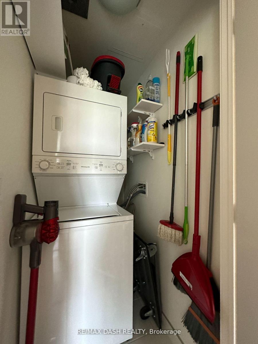 1002 - 223 St Clair Avenue W, Toronto, Ontario  M4V 1R3 - Photo 24 - C12883254